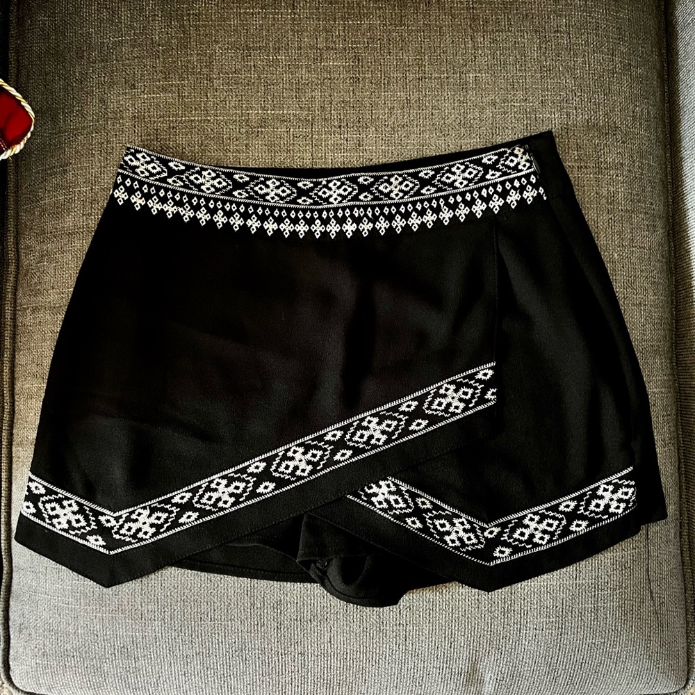 Black and white skort with Aztec design